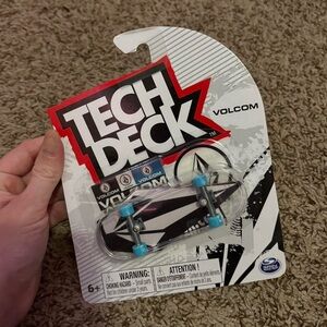 Tech Deck Ultra Rare Volcom Diamond Shape Logo Fingerboard